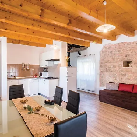 3 Bedroom Beautiful In Vakantiehuis