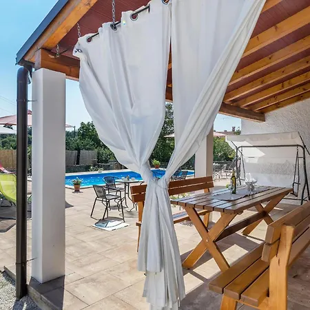 Two-bedroom In Nyaraló Svetvinčenat