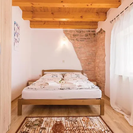 3 Bedroom Beautiful In Holiday home Svetvincenat